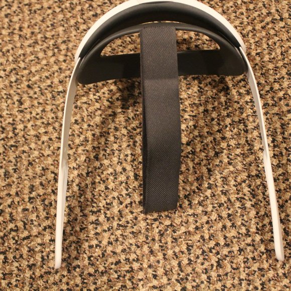 Oculus Meta Quest 2 White 128 Gb All in One Virtual Reality Headset - Picture 7 of 11